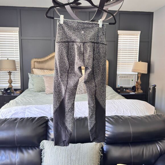 Lululemon Run: Inspire Tight II – Laser Cut | Black/White Static/Ziggy Print 6 - Picture 3 of 12